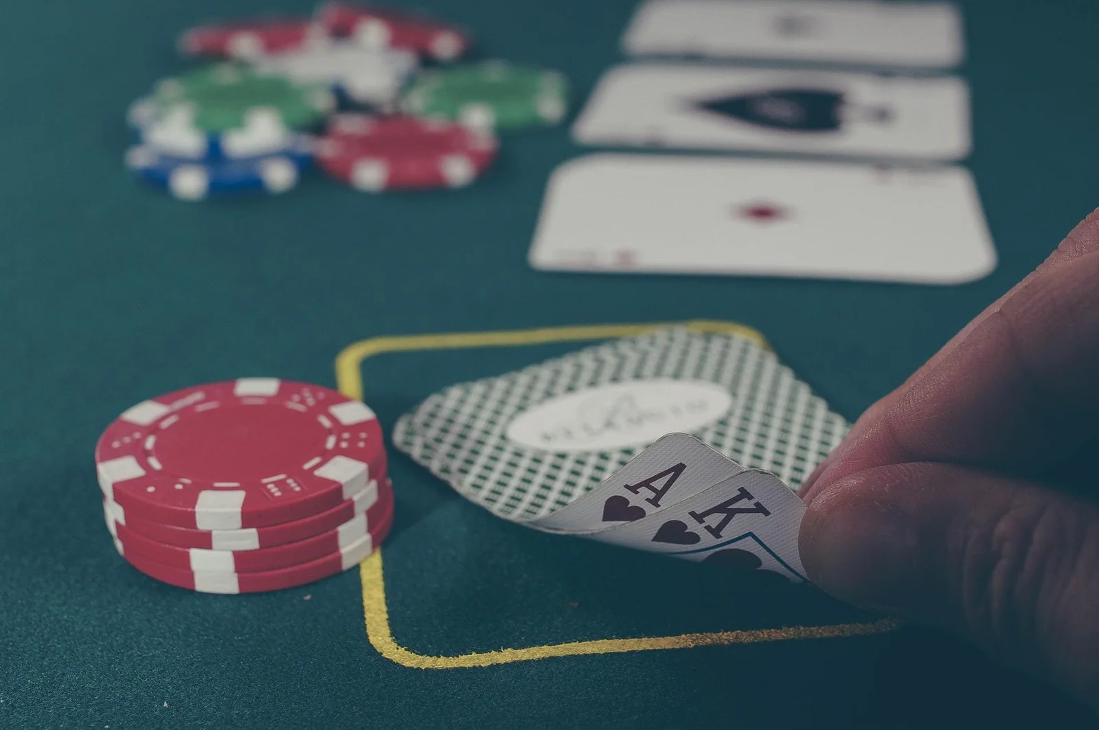Tampilan permainan bingo mobile dengan suasana lobi kasino